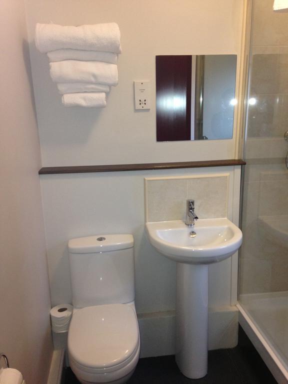 The Norfolk Arms, Chapeltown Hotel Sheffield Room photo